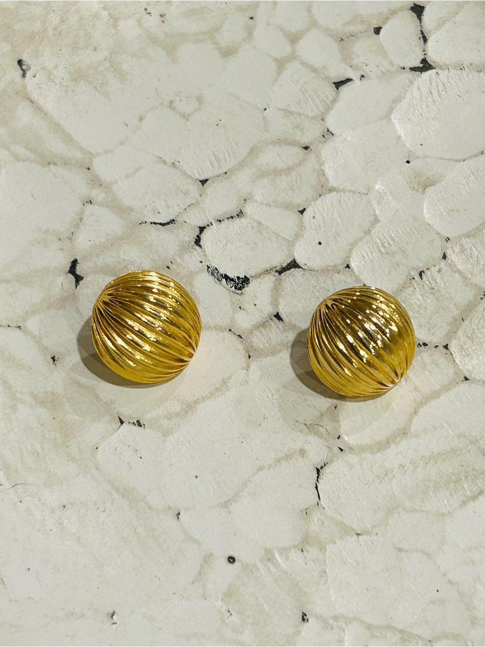 Liz Claiborne Signed Vintage Gold Tone Ribbed Dome Pierced Earrings